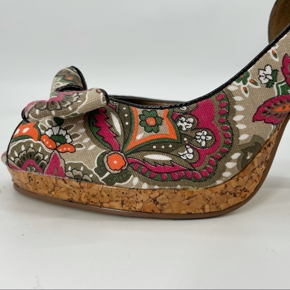 Kenneth Cole Reaction Paisley Peep Toe Heels - Picture 5 of 15